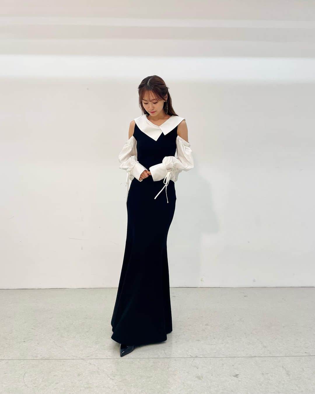 芹澤優のインスタグラム：「・  少し前のNEWSポストセブンの撮影の時のやつ〜  とっても可愛いお写真たくさんでした🥹  まだ記事見てない人は見てね！ ストーリー貼っとく！  メイク　@1129kotomi  スタイリスト　@shingo_tsuno   #今夜は寿司を食べます #寒いからみんな好きなもの食べなよ」