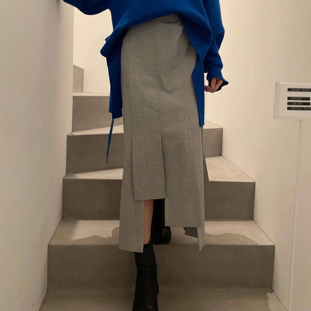 ふじあみのインスタグラム：「💙  knit / @lecielbleu_official  skirt / @lecielbleu_official  shoes / @maisonmargiela」