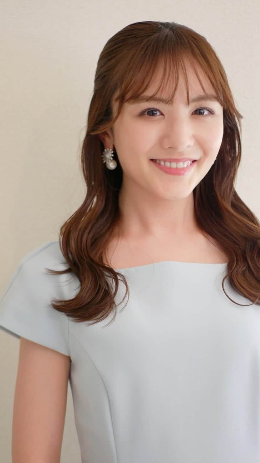 小菅晴香のインスタグラム：「・ お友達の結婚式に参列したときのヘアセット💍  毎回可愛い髪型にしてくださるし お話すると元気も頂けるので、 東京でヘアセットするときはいつもココです🫶🏻💓  #参列ヘア #お呼ばれヘア」