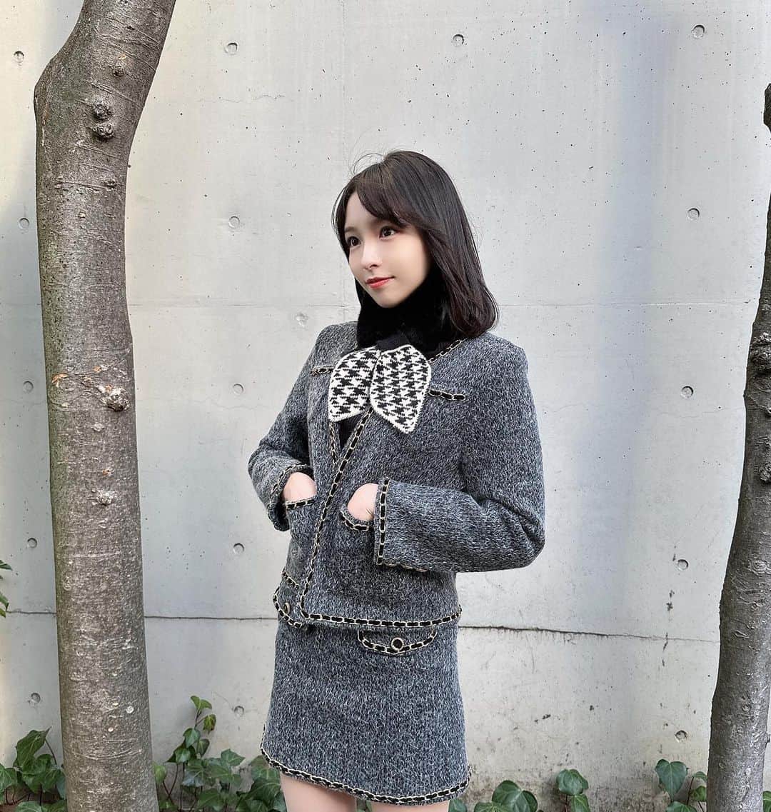 のインスタグラム：「期待着下雪。  昨日とイベントで着ていたお洋服なんですが、とっても可愛いのです。 バレンタインキャンペーンをしているそうですよ。  #leja」
