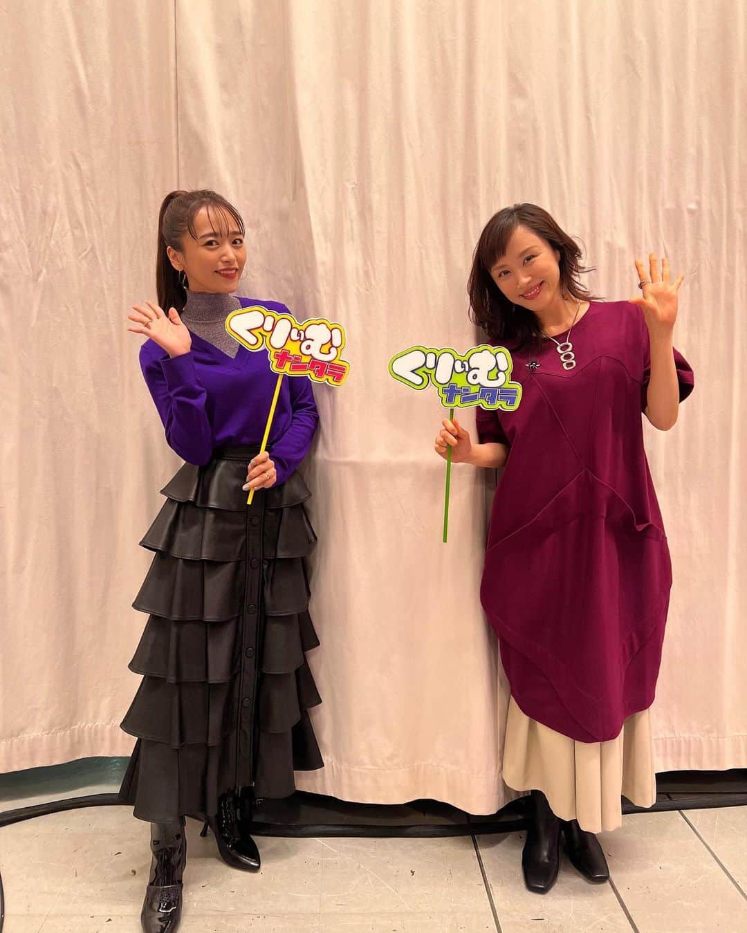 近藤千尋のインスタグラム：「くりぃむナンタラの衣装は 珍しい紫さん🍇🟣 もえさんともお話しできて 幸せな収録でした✨😚 奥さまの気持ち理解してます ブラックジャック！！ 一緒に参加させていただきました💓  #近藤千尋衣装  トップス、ブーツ @toryburch  アクセサリー @e.m.__official」