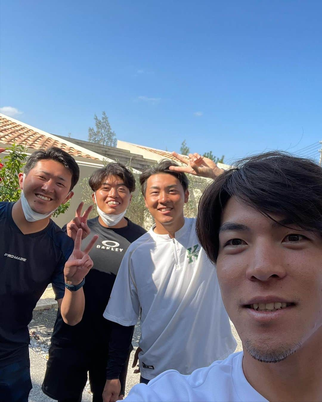 石井一成さんのインスタグラム写真 - (石井一成Instagram)「自主トレ終了☀️  サポートしていただいた皆様ありがとうございました！！  中村さんからいただいたロッテ製品😁 合間に食べながら練習しました👍 ありがとうございます！！  とても充実した自主トレになりました👍👍  #自主トレ #感謝 #北海道日本ハムファイターズ  #新時代」1月24日 14時25分 - kazunari_38