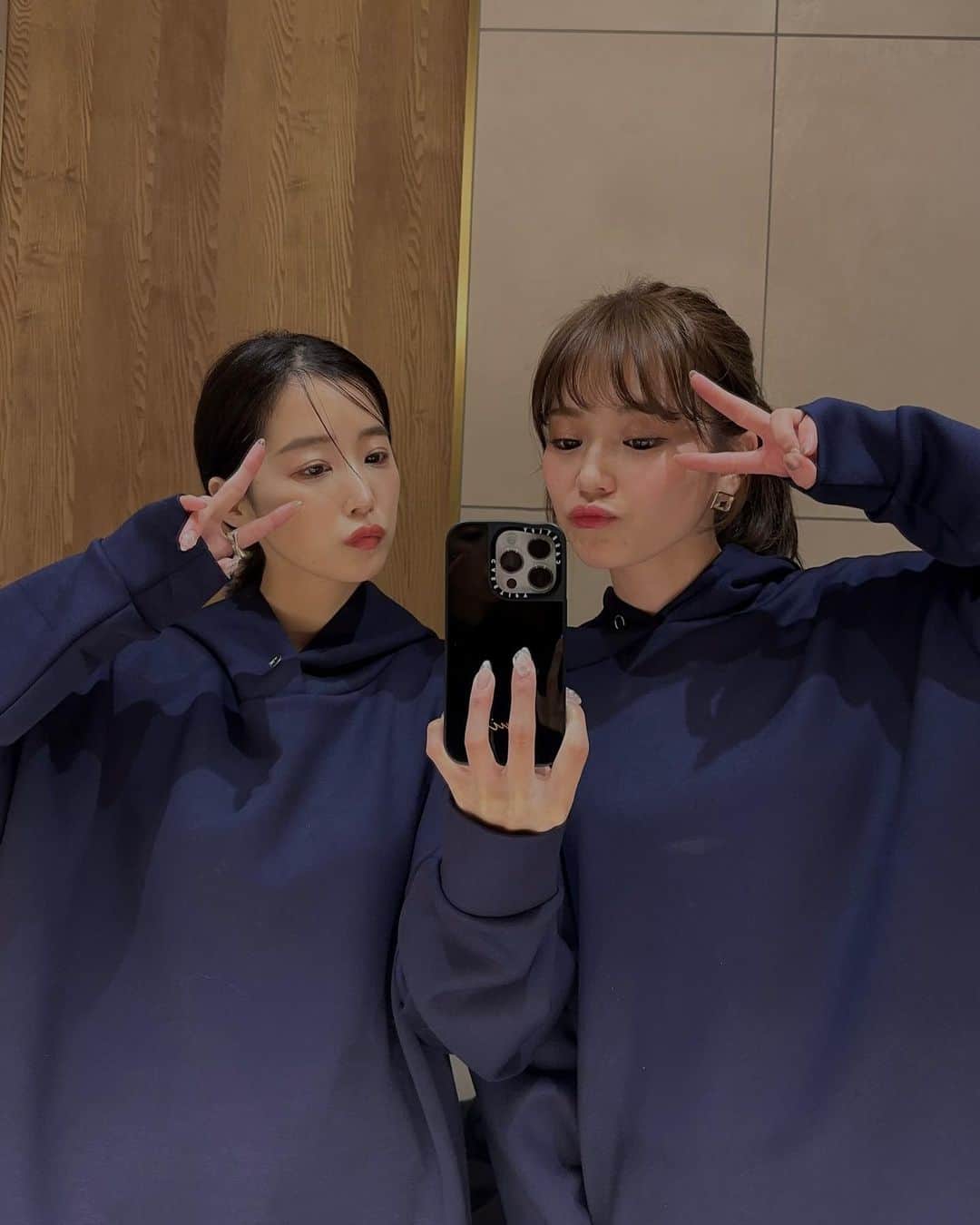 のインスタグラム：「🖤🖤🖤 . . @kyuui_misato と 西伊豆へ旅行！ なかなか付き合い長いのに 初めての旅行です☺️✌️ . . . 東京からめっちゃ近くてびっくり！ 美味しすぎるご飯と 部屋の露天風呂で 最高でした.....🖤 . . . #女子旅#西伊豆」