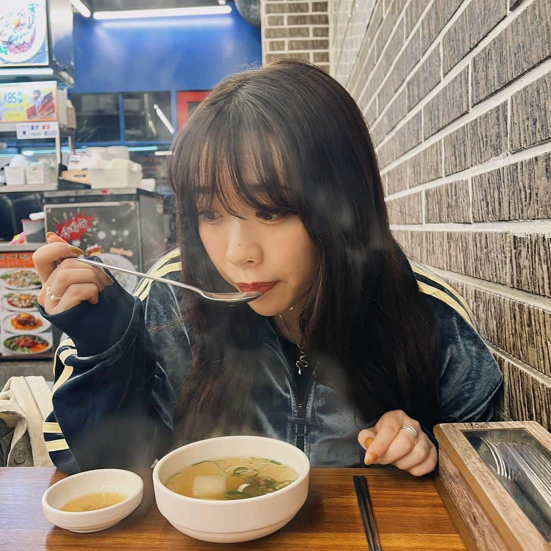 渡辺みり愛のインスタグラム：「普通は食べ始めから食べ終わりの瞬間を順番に載せますが、私の場合は逆です。」