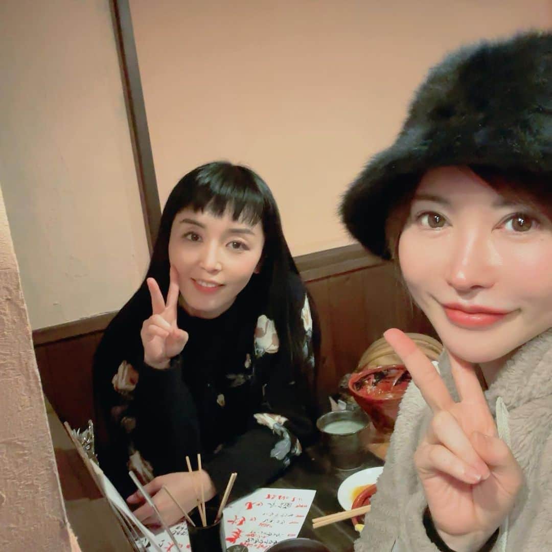 里美ゆりあのインスタグラム：「まりかちゃんとご飯😘  こんなにも興味深い女の人は中々居ない😌 まさしく超人❤️ またロスから帰ってきたら会いたい😙  @themaricahase  @satomiyuria」