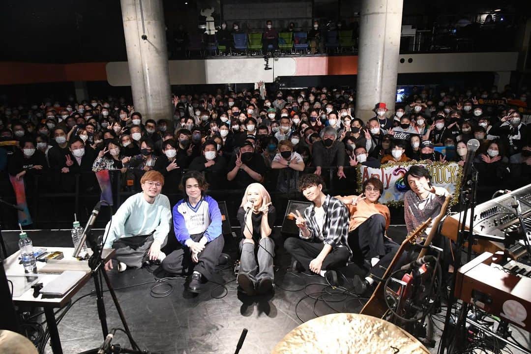 Anlyさんのインスタグラム写真 - (AnlyInstagram)「Anly〜2ROCK祭〜 at Shibuya duo MUSIC EXCHANGE   【BAND CREW】 Gt. 小川翔  @shoogawa1984  Gt. 生本直毅 Pf. 半田彬倫 @akinori_handa  Ba. 森光奏太 @sotabass  Dr. 大津 資盛 @motoshi__drums   【SETLIST】 1.Black Dog Led Zeppelin 2.Enjoy 3.Don't give it up!!! 4.CRAZY WORLD 5.DAREDA 6.IDENTITY 7.KAKKOII 8.Angel voice 9.Higher ground(Red Hot Chili peppers ver) 10.Layla(Eric Clapton) 11.VOLTAGE 12.Do Do Do 13.FIRE 14.Alive -encore- 15.太陽に笑え 16.We'll Never Die  ＝＝＝＝＝＝＝＝＝＝＝＝＝＝＝＝＝  ROCK、BLUESを聴いて育った自分のルーツと久しぶりに真正面から向かい合ってみて...  うん。やっぱり。血が騒ぐ。って感覚。  東京に出てきて様々な音楽に触れて 自分で言うのも変ですが、吸収率が高くて 日々混ざり合って、混ざり合って 今の私がいて、音楽的に凄く心地状態。  その上でルーツミュージックに触れると 以前よりもパワーが増してエネルギーに変わりました。  実は初めてEric Claptonのカバーをライブで披露しました。  正直、クラプトンは人生に溶け込んでる存在で...Coverしようという発想が今までなかったのですが...  この機会にと思い勇気出してやってみました。最高に気持ちよかったです。  今回、BAND CREWには癖強セトリに付き合ってもらっちゃいました。優しい... リハーサルもご褒美みたいな時間を過ごさせてもらって本当に感謝です。  毎年好き勝手LIVEさせてくれる Nash BOSS！感謝です！  そして一緒に過ごしてくれた皆さん 本当にありがとう！楽しかったね😊 素敵なお花スタンドやケーキ、幕も嬉しかったです🙏💐  またやろうぜ〜 そうねー...3ROCK祭？？？笑 あぎじゃびよ〜   ＝＝＝＝＝＝＝＝＝＝＝＝＝＝＝＝＝  Photo by Nash」1月24日 15時10分 - anly_singer