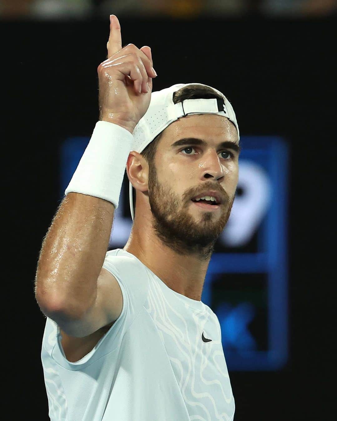 カレン・ハチャノフのインスタグラム：「On the rise 🙌  @australianopen | #AusOpen | @karenkhachanov」