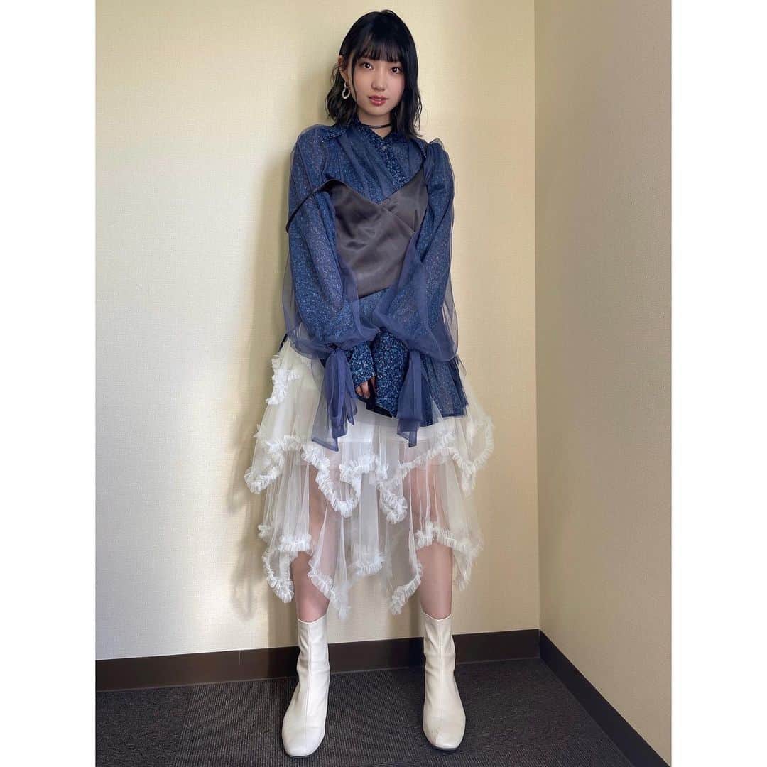 太田夢莉さんのインスタグラム写真 - (太田夢莉Instagram)「#太田夢莉jump 大阪公演でのお衣装👗 1枚目の肩紐が落ちているのはこういうデザインではございません。ただ、落ちていました。さむさんにお願いして、2日間で沢山のチュールを着させていただきました！最後の3部(3枚目)は少し雰囲気の違うものを🤫違ったテイストも持ってきてくださるのも、さすがさむさんです！ 👨🏻👕 @samukashiwagi 👩🏻💄 @chim.makeup」1月24日 15時26分 - yustagram12
