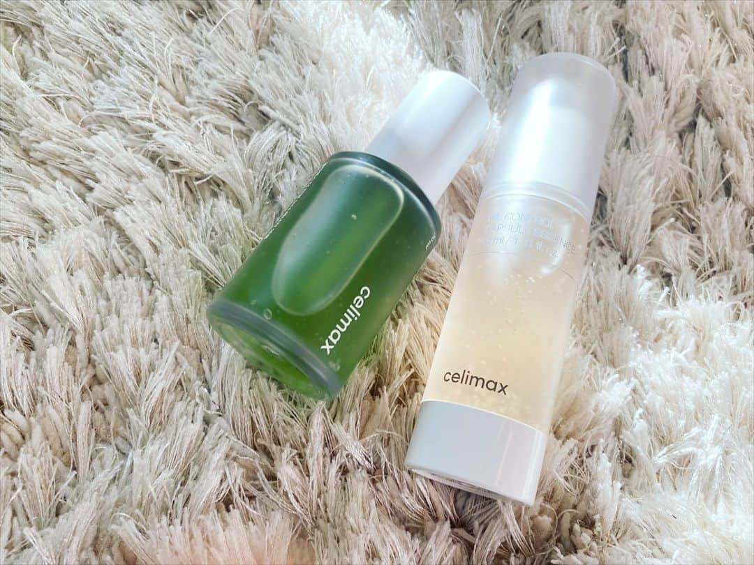 黒崎真音のインスタグラム：「GOOD EVENING! . いつも愛用してるcelimaxさんより . Noni Ampouleと OIL CONTROL CAPSULE ESSENCE . プレゼントしていただきました . Noni Ampouleはもう3本目ってくらい肌トラブル解消してくれるので . 常に常備してます◎肌荒れしない . 自然な香りだし、栄養たっぷりで本当にお気に入りの美容液 . OIL CONTROL CAPSULE ESSENCEは 皮脂バランスとか毛穴のトラブルを整えてくれる優れもの . 最近全然スキンケアサボってたのでしっかりしよう◎ #celimax #セリマックス #ノニエッセンス #noni #韓国コスメ #韓国コスメレビュー」