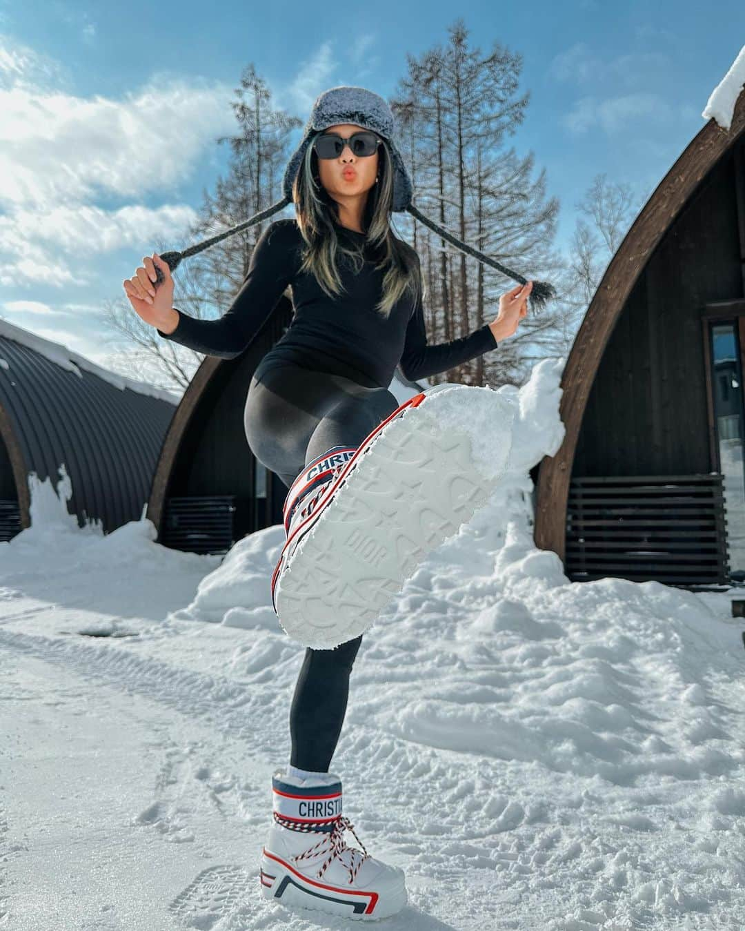 yeNahのインスタグラム：「ニセコでの宿その2☃️ ホテルからアットホームなヴィラにお引越し🏔🏠  思ってた以上に素敵で当たりだった🪄💘 またアップする❄️  #nisekojapan #snowtrip #andarucollectionniseko #diorsnow #flex #snowfashion」