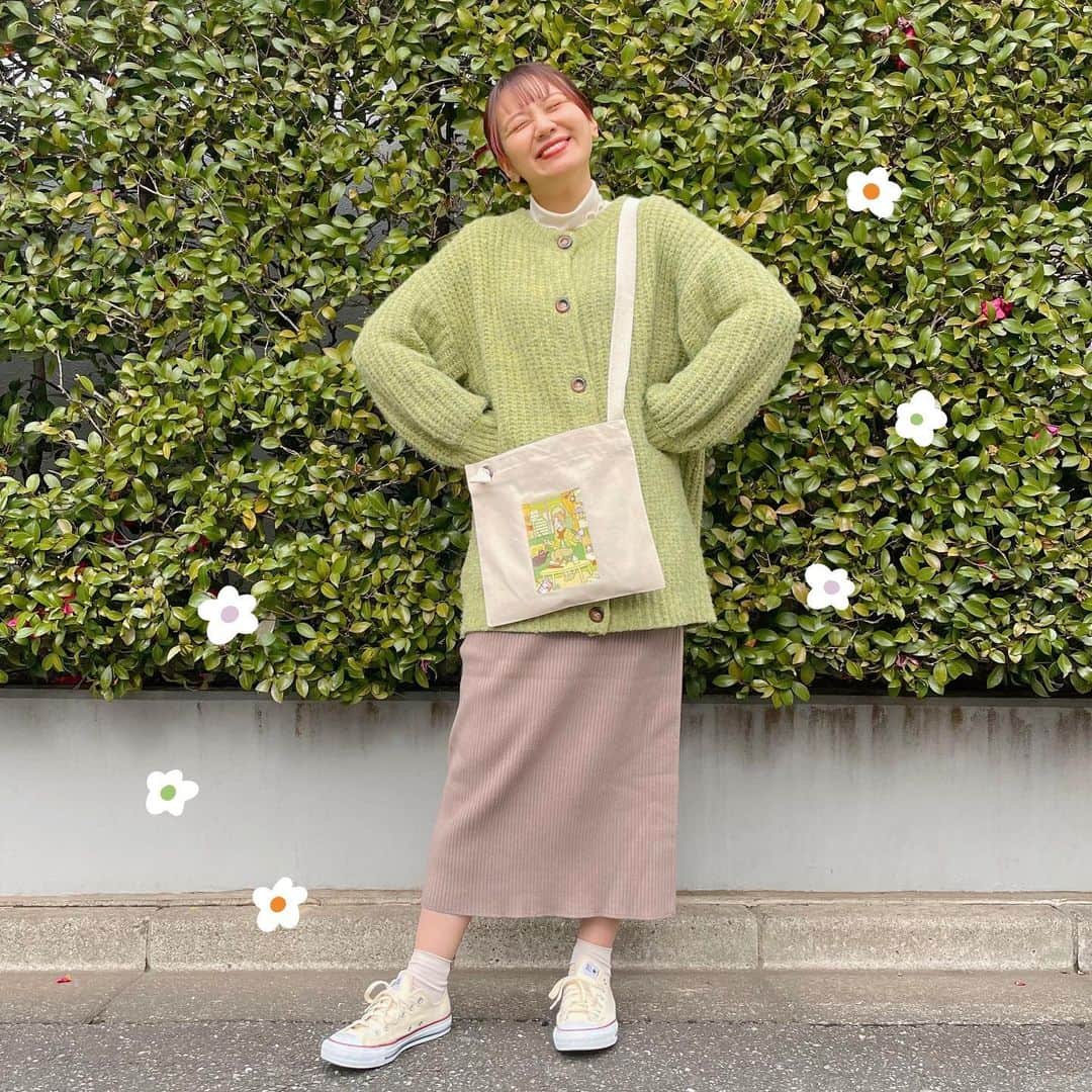 のインスタグラム：「🥑📗👒 ⁡ ⁡ ⁡ どどどどーーーーん！ イオンとイラストレーターのサンレモさんがなんと今コラボしてます🫶🏻🫶🏻 ⁡ ⁡ イオン＆イオンスタイル直営売場限定での3000円以上のお買い上げレシートでキャンペーンに応募すると限定商品がもらえます🧺☁ ⁡ ⁡ そして！！サンレモさん描き下ろしのコラボ限定グッズも抽選で当たるので要チェック🥰👌🏻 (どれも可愛すぎるのでぜひ一度アイテム写真で確認しちゃって😭💓) ⇢ 2023年1月30日までやってるよ🧸 ⁡ ⁡ 新生活に向けていろいろ揃えないといけない季節になってきましたが生活において必須のタオル！！ 「タオル何買おうか🤔」って考えてる方に朗報！タオル欲しい方にも朗報！✌🏻✌🏻 カラバリ豊富で柔らかい丁度良いサイズのタオルが販売されております🥹🫶🏻 ⁡ 『ホームコーディ 肌ざわりが選べる　毛羽が落ちにくいコンパクトバスタオル　とてもやわらか』 ってやつ要チェックです🤵🏻‍♂️✊🏻 ⁡ 自分の好きなカラーを取り入れると生活もよりウキウキ気分で過ごせるよねん🎈 ⁡ タオル以外にもホームコーディでは新生活にグッドなアイテムがたっくさん取り揃えられているのでこちらも要チェック🌿‬ ܸ 詳しくは「イオン サンレモ」で調べてみてねん(#^.^#)🌼 ⁡ ⁡ ※本州・四国・沖縄のイオン・イオンスタイル直営店舗での実施となります ⁡ ⁡ ⁡ @3kakulemon @home_coordy @haconiwa_link_aeon ⁡ ⁡ ⁡ #イオン #サンレモ #新生活 #ホームコーディ #イオンサンレモ #PR」