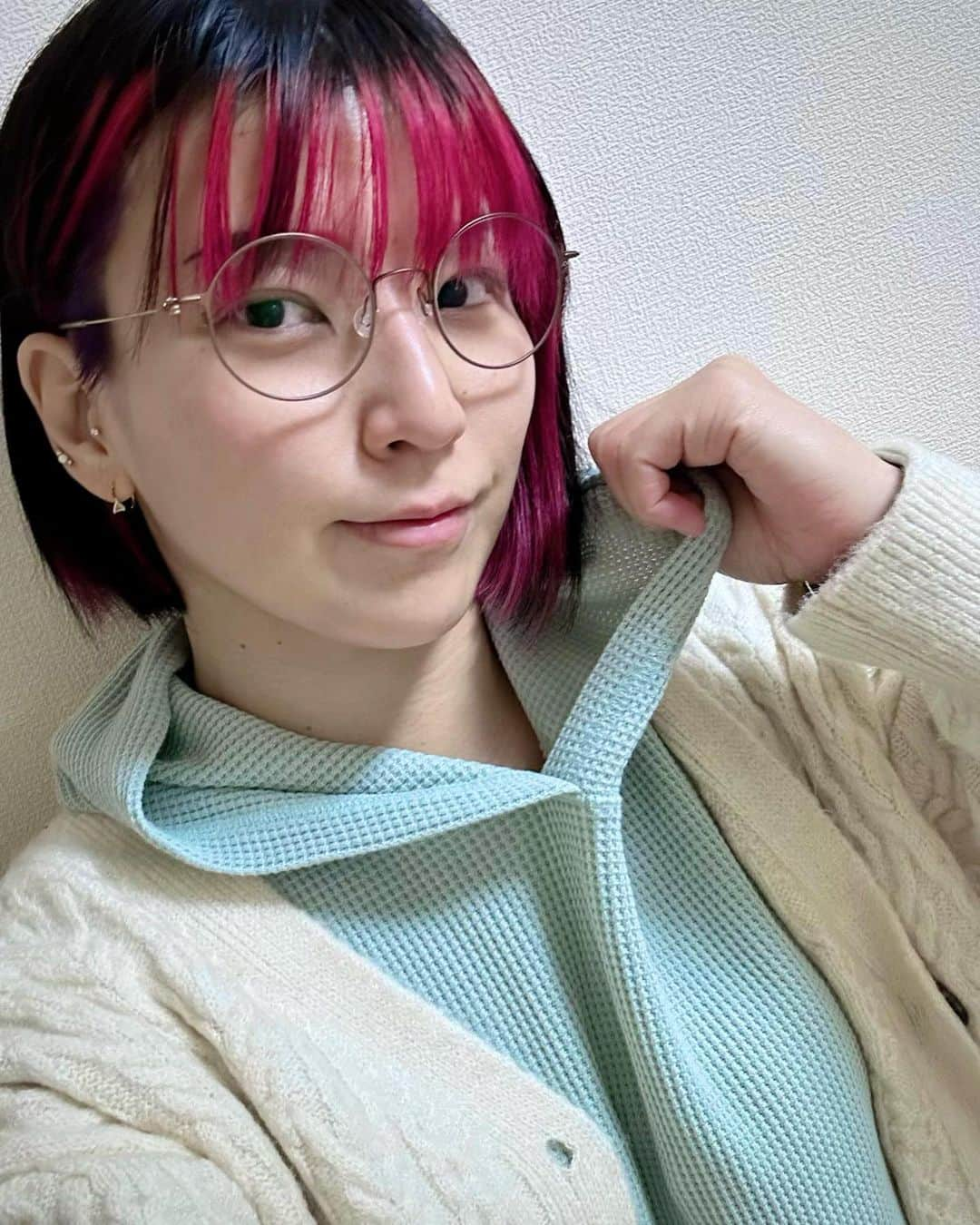 志田光さんのインスタグラム写真 - (志田光Instagram)「New glasses 👓 ✨ I’m ready for being an addict of #harrypotterlegacy and #botw2 . Almost finish #LIVEALIVE for now. #videogames #hikarushida」1月24日 17時42分 - shidahikaru