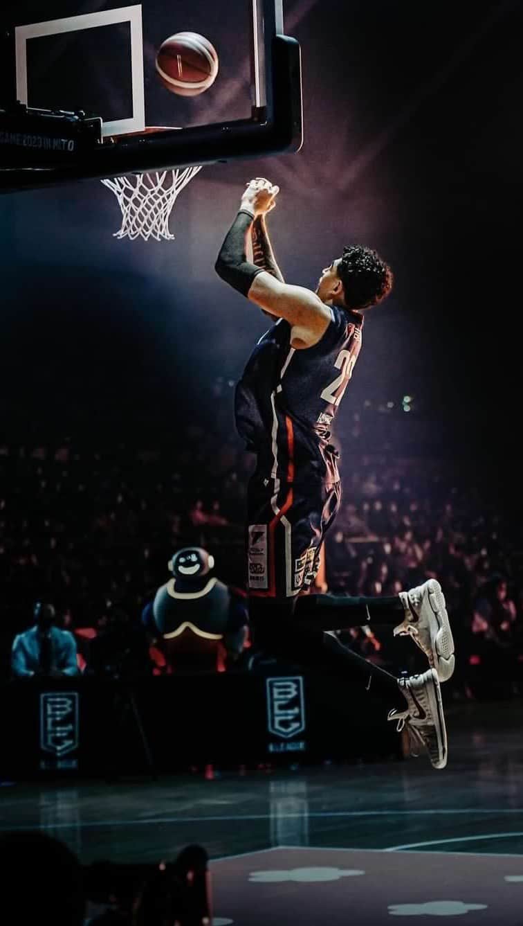 寺嶋恭之介のインスタグラム：「Repost🎥🏀💻  青森ワッツを背負って最高のダンクを見せてくれました🌎💥 @aomoriwats_official   @maxhisatake22  I made a video of you💻 Thank you for the wonderful view.」