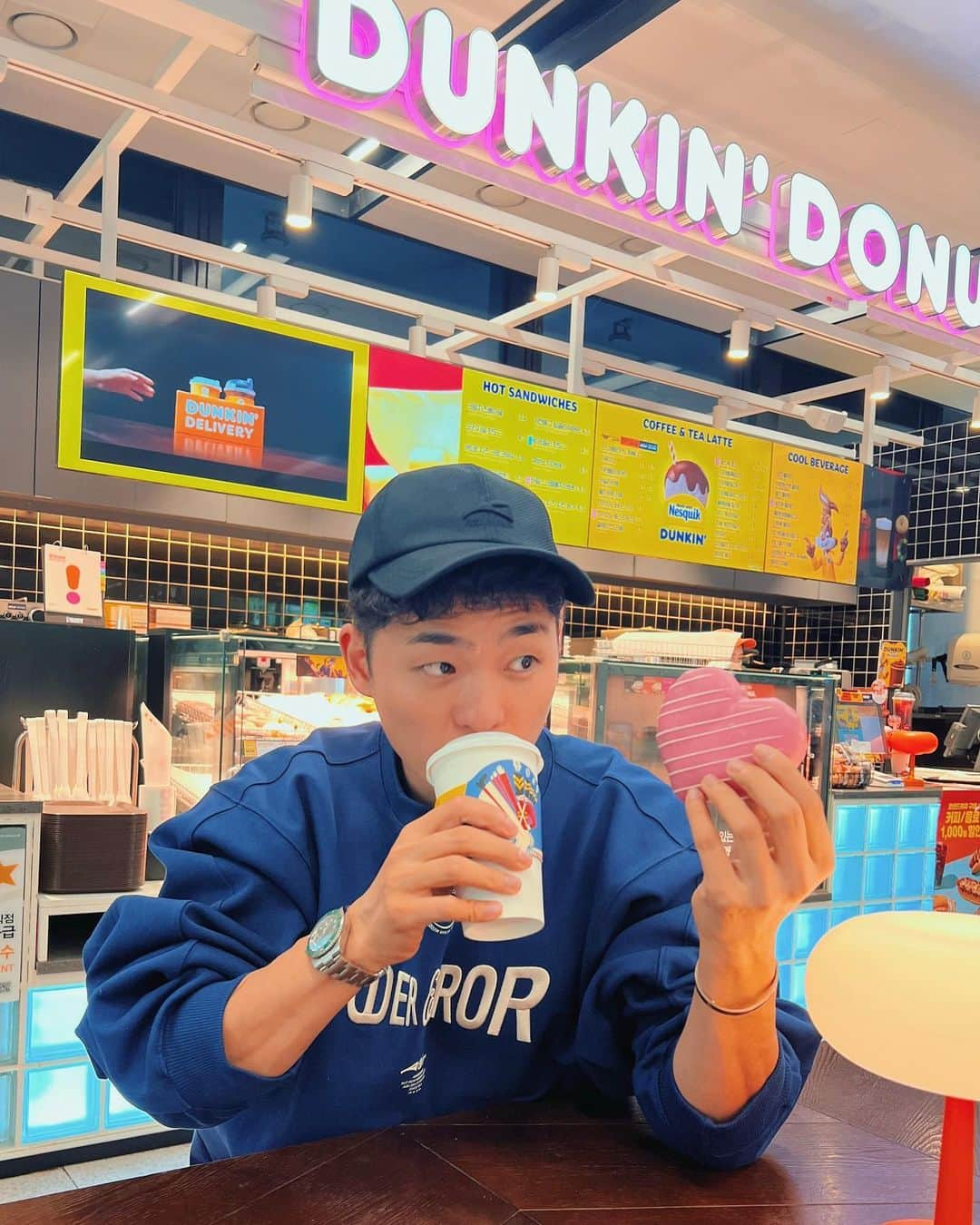 広海・深海のインスタグラム：「楽しい楽しい韓国出張でした😋  #seoul   @dunkin_kr」