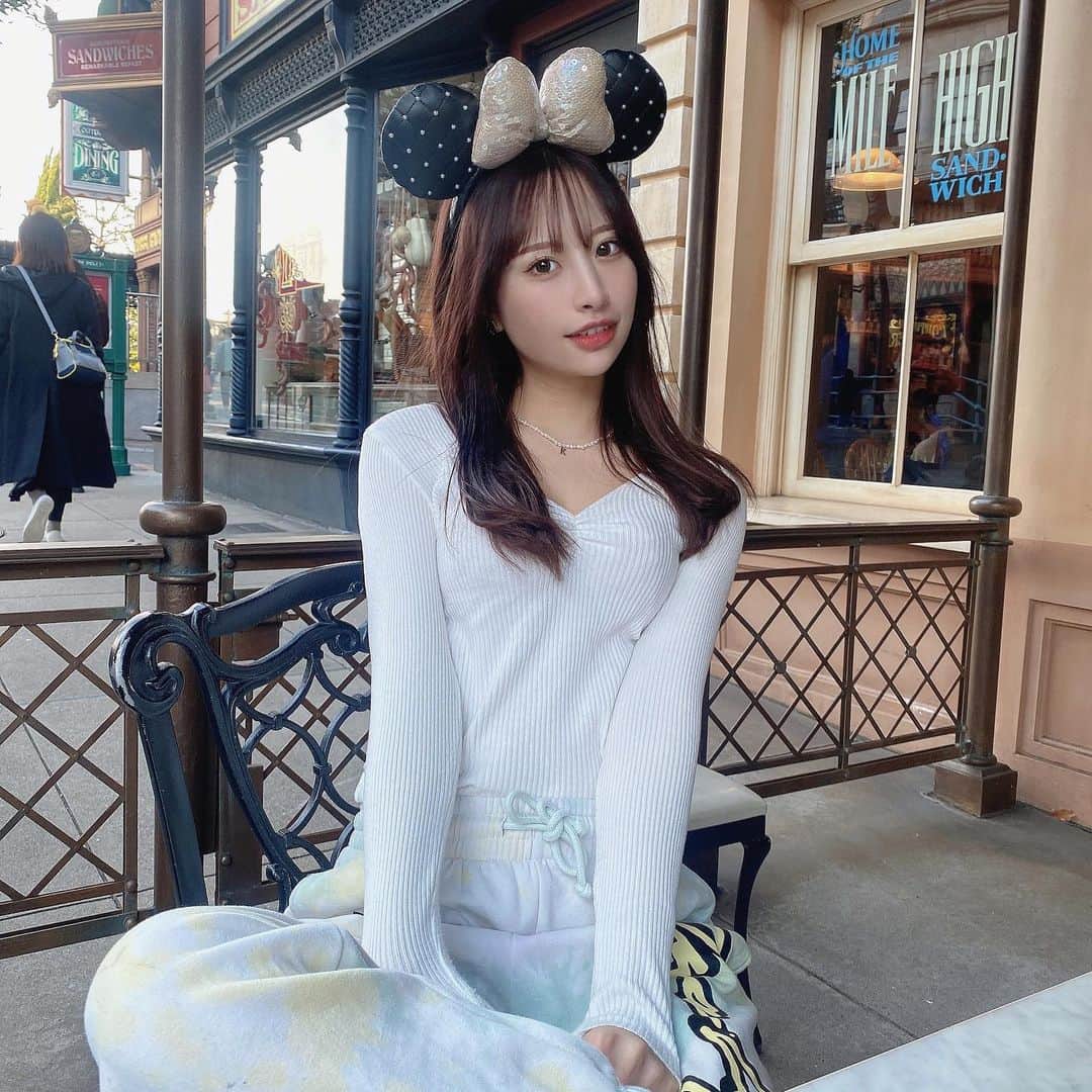 藤川らるむのインスタグラム：「ディズニーシーの街並みが好き♥️🏘️ ⁡ ⁡ ⁡ ⁡ ⁡ ⁡ ⁡ ⁡   ⁡ ⁡ ⁡ 여자 #𝐟𝐨𝐥𝐥𝐨𝐰ｍ𝐞 #𝐟𝐨𝐥𝐥𝐨𝐰𝐞𝐫 #女孩 #섹시한 #𝐟𝐚𝐬𝐡𝐢𝐨𝐧 #ı𝐧𝐬𝐭𝐚𝐠𝐨𝐨𝐝 #𝐩𝐡𝐨𝐭𝐨𝐨𝐟𝐭𝐡𝐞𝐝𝐚𝐲 #𝐚𝐫𝐭 #𝐜𝐮𝐭𝐞 #𝐬𝐭𝐲𝐥𝐞 #𝐦𝐞 #패션스타그램 #セルフィー #𝐢𝐠𝐞𝐫𝐬𝐣𝐩 #𝐬𝐞𝐥𝐟𝐢𝐞 #팔로우환영 #란제리 #속옷 #น่ารักจัง #ใสใส#สคใส #ยิ้ม #คําคม  #สาวออฟฟิต#ถกและดีมือนจริง #สาวออฟฟิศ #ディズニーシー #ディズニーコーデ #ディズニーランドグルメ  #ディズニーカチューシャ」