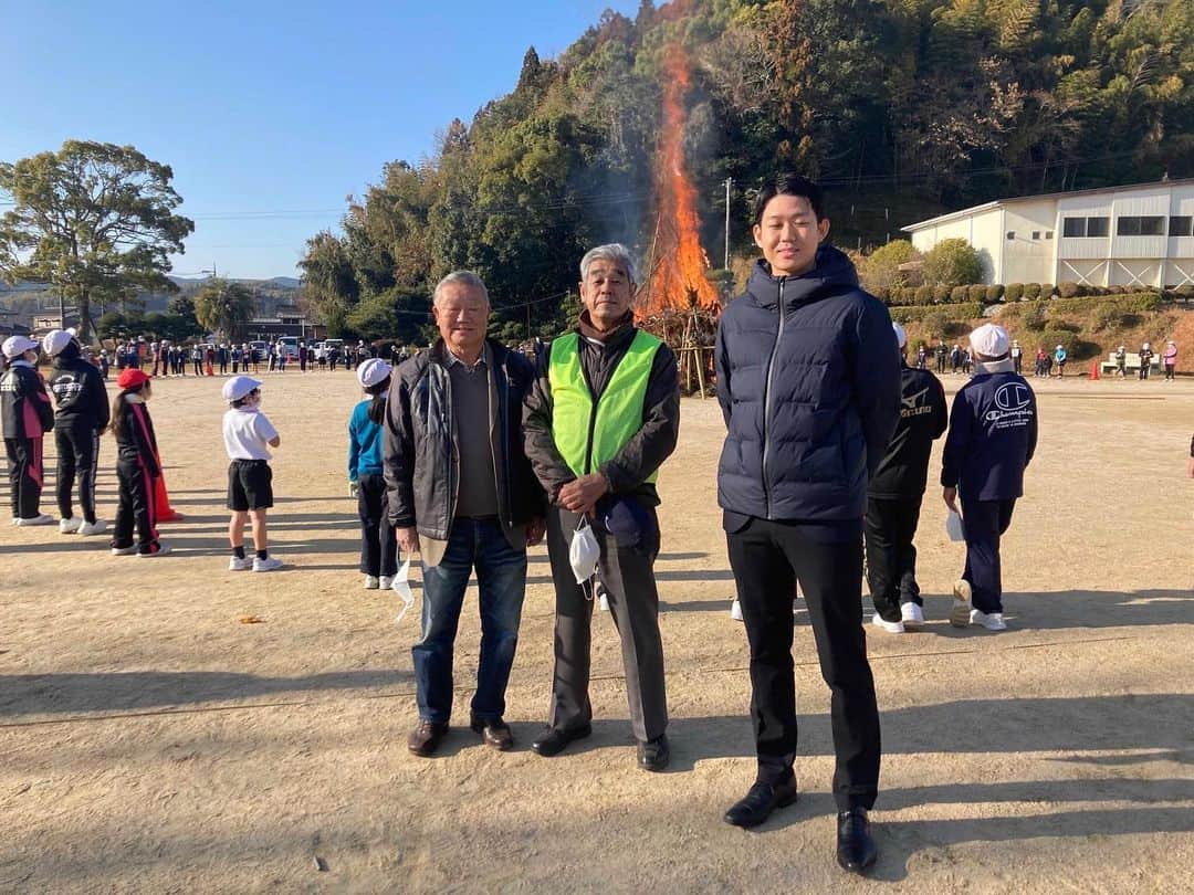 岸信夫さんのインスタグラム写真 - (岸信夫Instagram)「新年の地元での各地の互礼会、出初式には長男が代理出席。 皆様、本年も宜しくお願いします。 #岸信千世 #岸のぶちよ」1月24日 18時53分 - kishi_nobuo