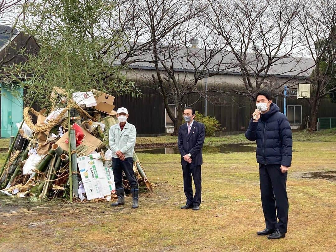 岸信夫さんのインスタグラム写真 - (岸信夫Instagram)「新年の地元での各地の互礼会、出初式には長男が代理出席。 皆様、本年も宜しくお願いします。 #岸信千世 #岸のぶちよ」1月24日 18時53分 - kishi_nobuo