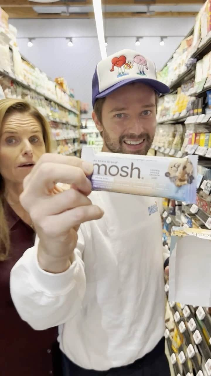 パトリック・シュワルツェネッガーのインスタグラム：「Dream come true! We’re thrilled to announce @moshlife has entered its first stores!! WE MADE IT TO A SHELF!!  We are officially live at all @erewhonmarket stores! If your in La, check us out! Every purchase raises money for @womensalzmovement !!  We started this company during the thick of COVID, and have put so much of our energy into growing it. We’ve spent the past year n half getting feedback and make continuous updates to our product. We’re now ready to continue to grow! Come find us !   PS: no better feeling than making mama proud!」