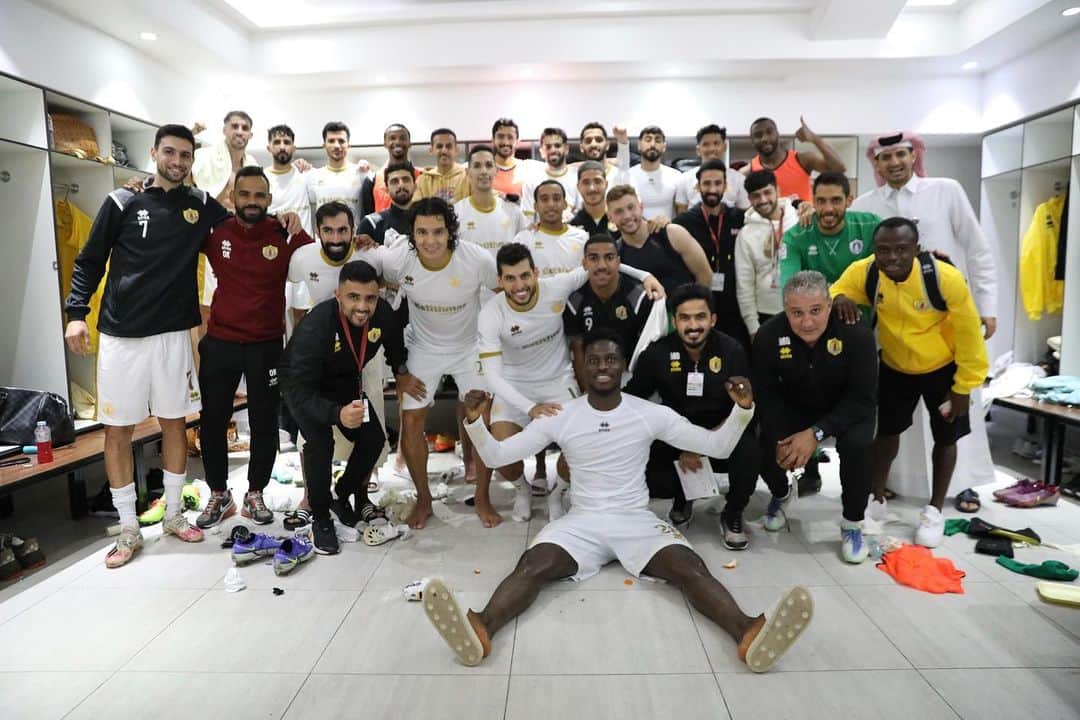 ハビエル・パストーレのインスタグラム：「Otra victoria mas , seguimos en un gran momento ⚽️💪 @qatarsportsclub . Felicitaciones a todo el equipo !!」