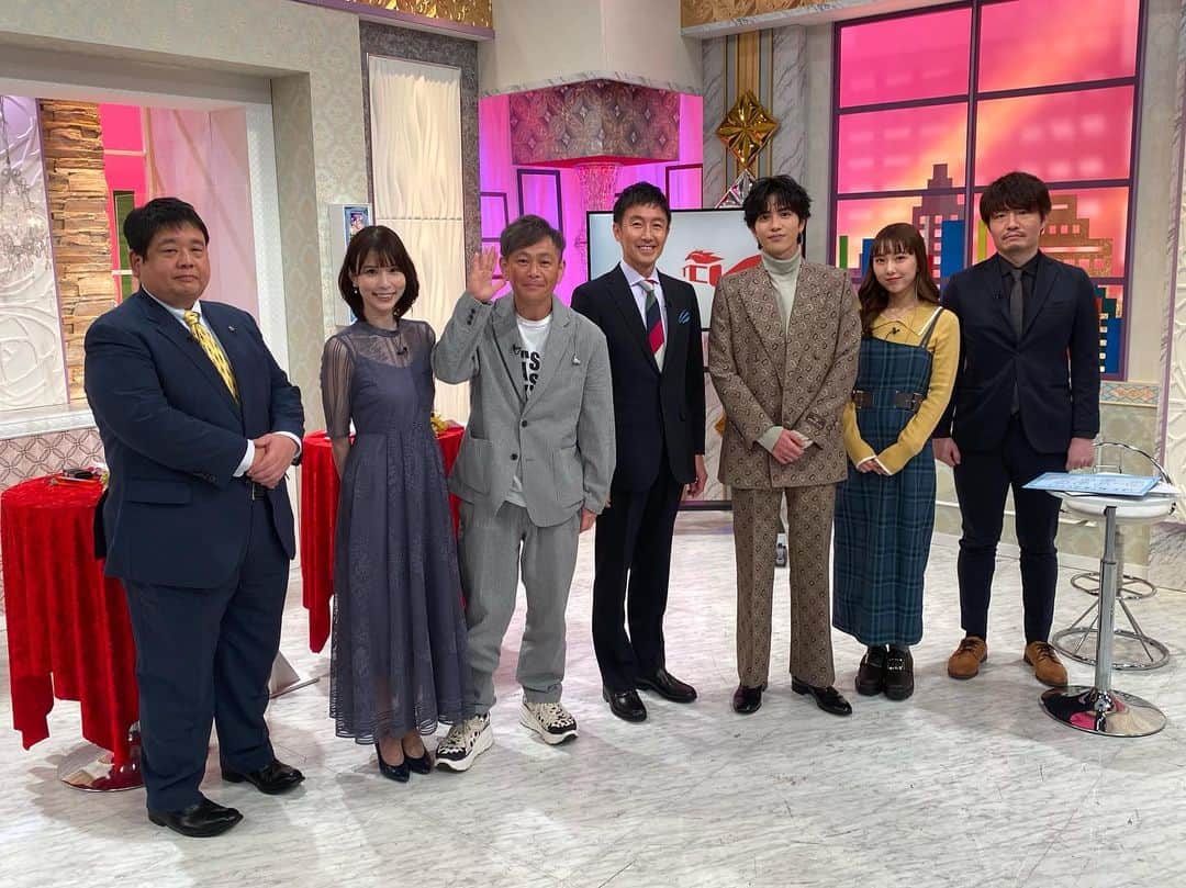 芦崎愛のインスタグラム：「.  年末にご一緒させて頂いた 素敵な皆さまと🏇✨」