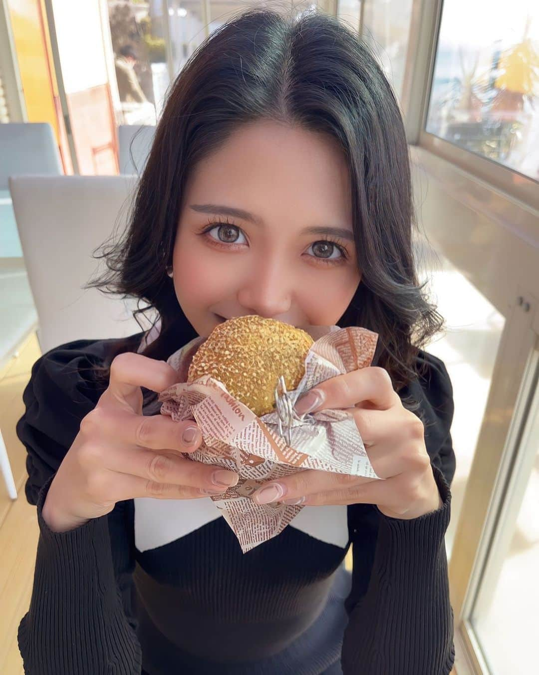 早乙女みれいのインスタグラム：「. . ジャンクフード大好き人間🐷 最近まるまるしてきた！ 好きなもの食べれるって幸せ💓 . . #福岡#中洲#博多#天神#西中洲 #キャバクラ#キャバ嬢#ラウンジ #ガールズバー#ホステス #歌舞伎町#すすきの #錦#北新地#ミナミ#博多美人 #アイドル#グラビア#モデル#av女優 #ハーフ#可愛い#ドレス #followme#fashion#makeup #gym#workout#model」