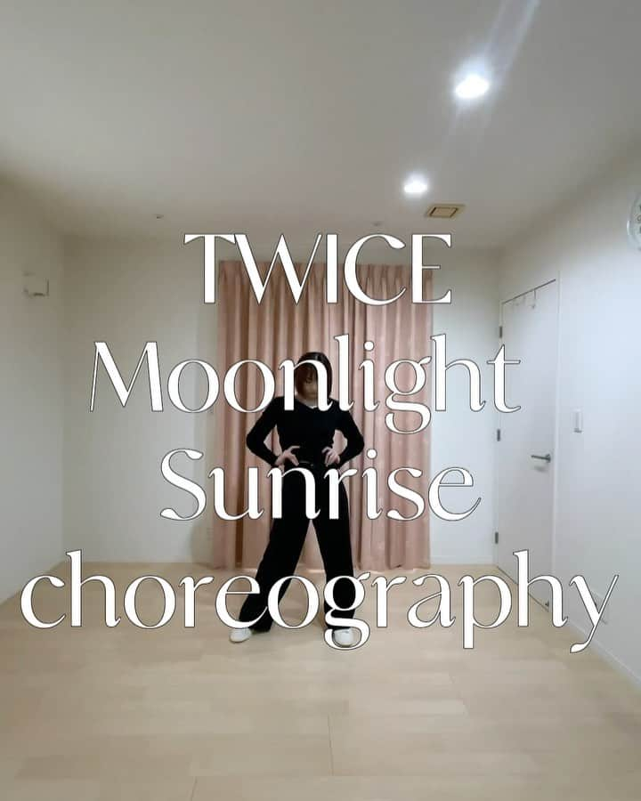 CHISATOのインスタグラム：「🌙  ♪.MOONLIGHT SUNRISE / @twicetagram  🧠 @1220.chisato  2つ目はご本家様の振り付けも踊ってみた〜💃✨  #moonlightsunrise #twice  #punking #waaking #dance #choreography #kpop  #踊ってみた #ダンス #ちさとコレオ  #트와이스 #나연 #정연 #모모 #사나 #지효 #미나 #다현 #채영 #쯔위」