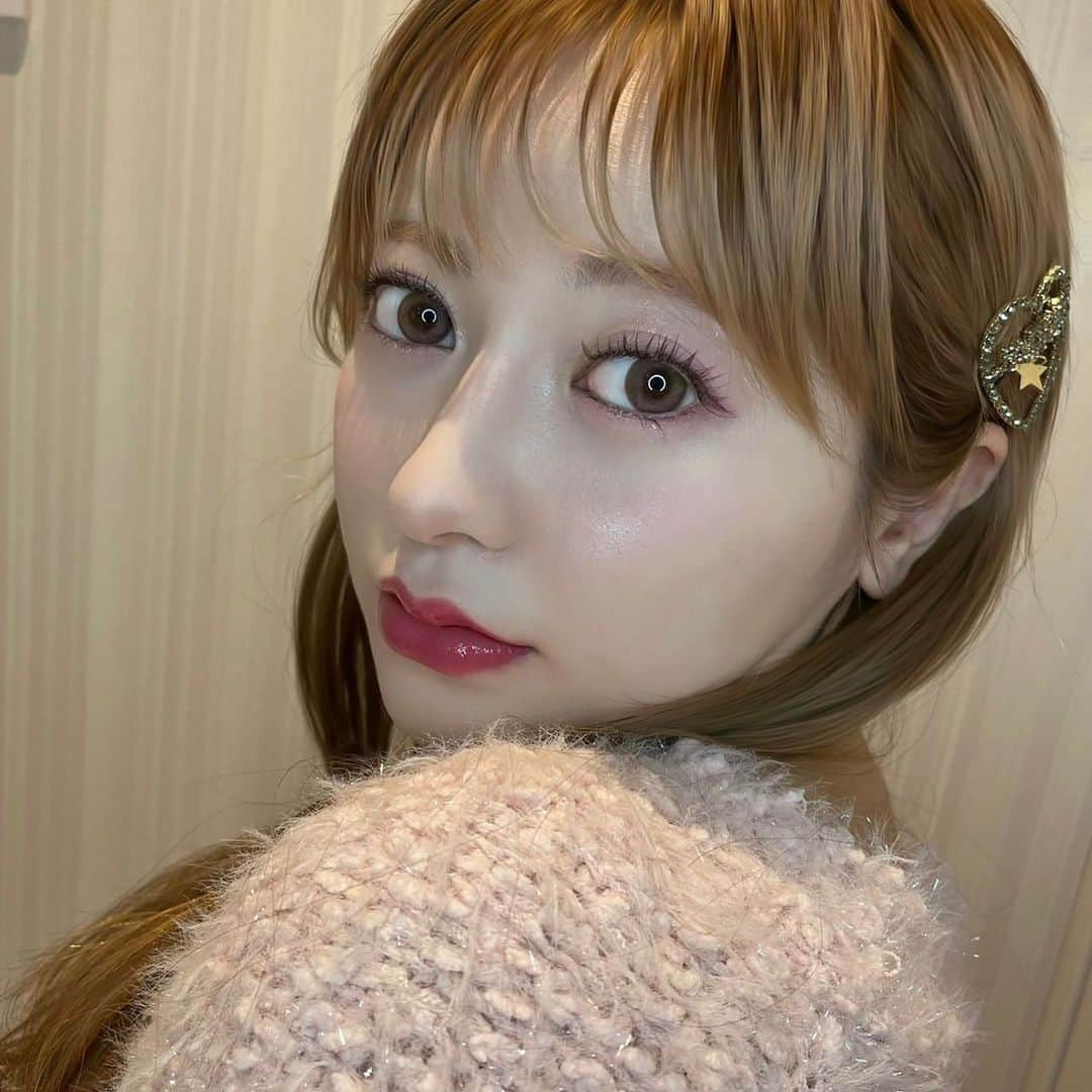 まりなちゃんさんのインスタグラム写真 - (まりなちゃんInstagram)「raviyでまつ毛、眉毛やってもらた‼︎ この日はメイクまでしてもらた💓 目は整形してないからある意味チャームポイントなので力入れていきたいところ💪  メイク、眉毛、まつ毛 担当はちかちゃん⭐️最高すぎ @raviyeye_chika」1月24日 21時24分 - marinachan_0205
