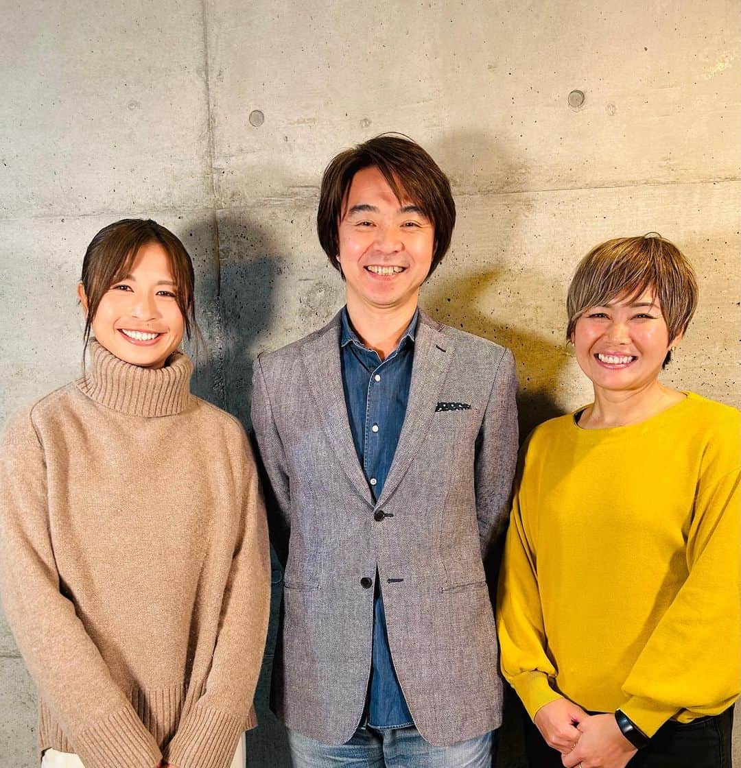 鮫島彩のインスタグラム：「⁡ ⁡ 日頃よりアスリートアロマでお世話になっているキャラさんのトークライブ配信イベントに参加させていただきました！ ⁡ ⁡ 奈穂美が一緒だったので、トークは大ふざけ＆大盛り上がり❤️ ふざけた先輩には本当に困ったもんだ！笑 ⁡ ⁡ アスリートアロマケアがもっとスポーツ界に広まっていきますように🙏✨ ⁡ ⁡ ⁡ #アスリートアロマ #キャラアロマテラピースクール #川澄奈穂美」