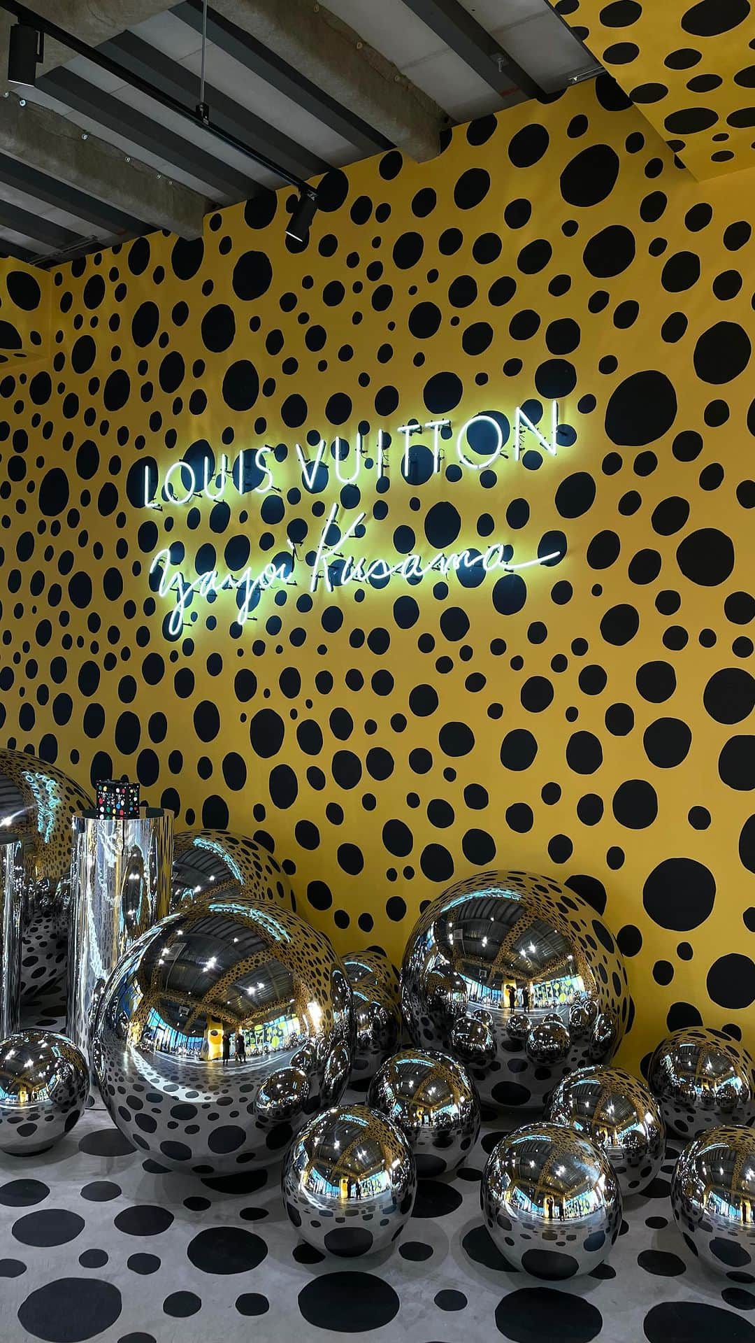 シェンのインスタグラム：「#lvxyayoikusama 🗼🎃✨」
