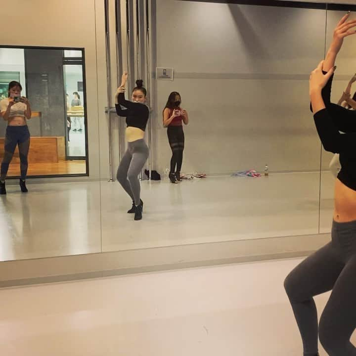 Ayanaのインスタグラム：「_  Heels記録👠  KanancEさんclass( @k.kanance )  #heels#heelsclass#heelsdance #asiangirl#dance#dancer#dancelesson」