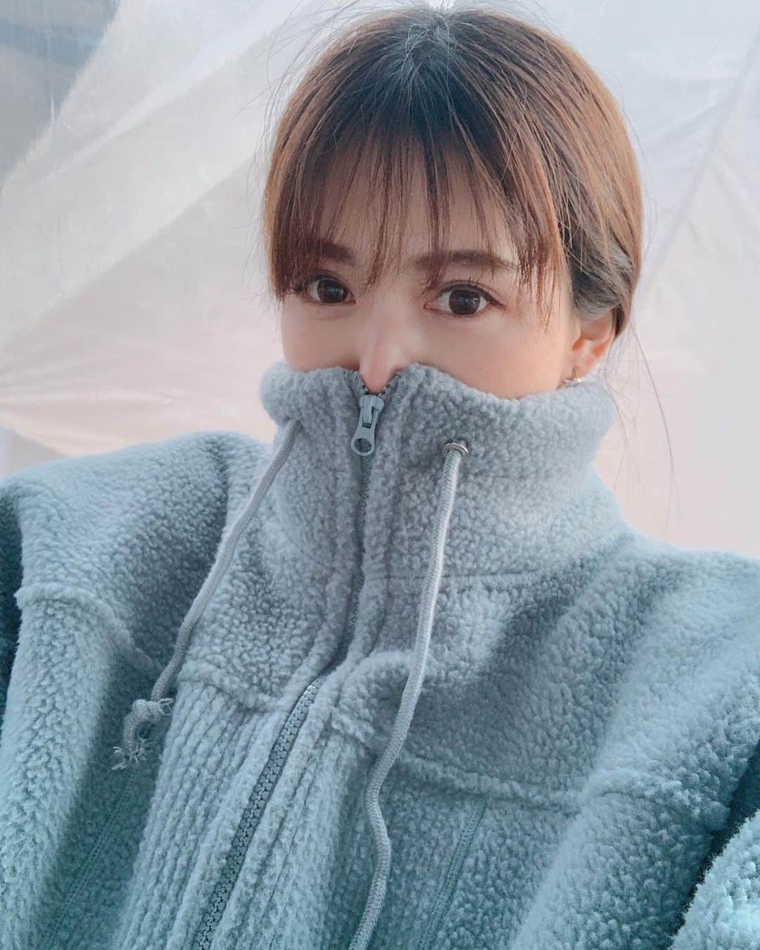 上坂由莉さんのインスタグラム写真 - (上坂由莉Instagram)「⁡ 寒すぎてびっくりな今日☃️ レッスン終わって外出たら 銀世界にびっくりでしたが あちこちに雪だるまとかもあって 少しほっこりした気分にもなりました🐰❄️ ⁡ ⁡ とはいえ、大雪警報も出てるし すでに車が動かなくなっていたり バイクで転けてる方もみたり、 もう雪が踏み締められて凍りまくってたので 皆様お気をつけくださいね🥶 ⁡ ⁡ 明日は朝ヨガスタート🧘‍♀️ ゆっくりじっくりほぐしましょう❤️‍🔥 ⁡ ⁡ #京都 #大雪 #冬の過ごし方 #大雪警報 #雪国 #ヨガ #ヨガ講師 #京都ヨガ #ヨガインストラクター」1月24日 22時26分 - yuri_yoga.727