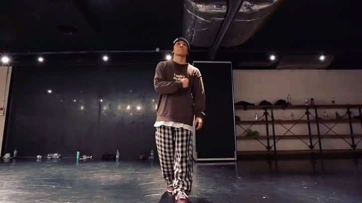 Show-heyのインスタグラム：「| Ne-Yo/Rise Up  📍 @endancestudio   Monday 9:30-10:45pm  畳一畳位のスペースで踊る事を意識して作ってみた。  難しかった。w  #どぎゃん」