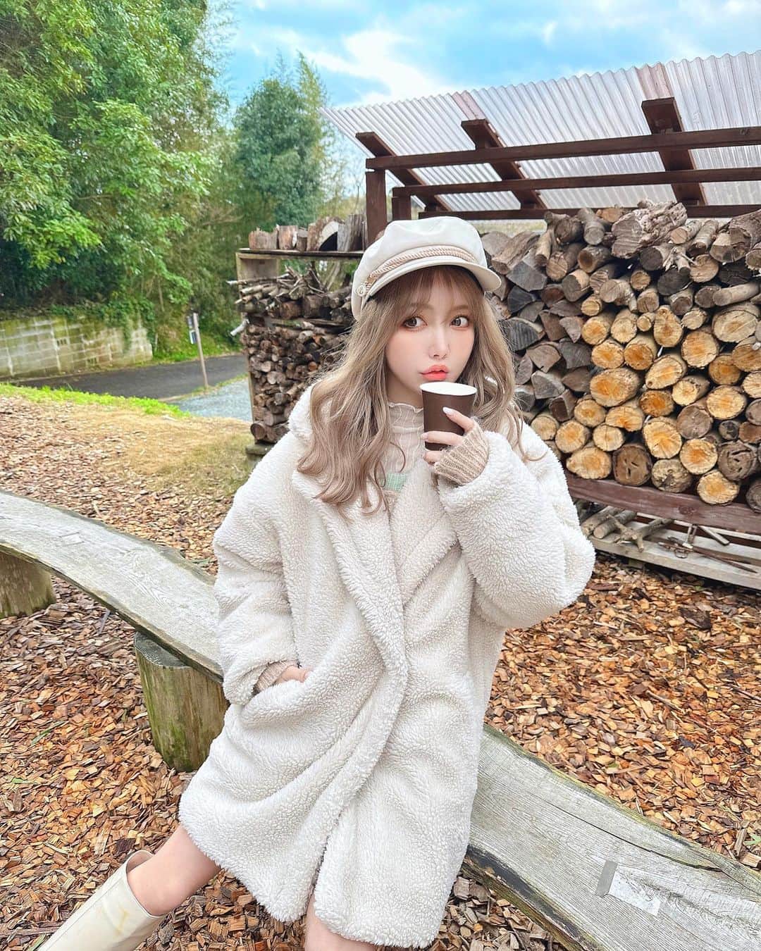 のインスタグラム：「【🌳🍃☕️🌳🍃☕️】 . 福岡糸島にあるコーヒー専門店✨ ✅森とコーヒー。へ😍 森の中でコーヒー豆を焙煎してて 今まで飲んだコーヒーの中で いちばん美味しくて感激した🫶💕 . ホイップ入りのコーヒーが 激うまでまた飲みたい😭❤️ . #森とコーヒー #糸島カフェ #糸島コーヒー #コーヒー専門店 #糸島観光 #糸島グルメ」