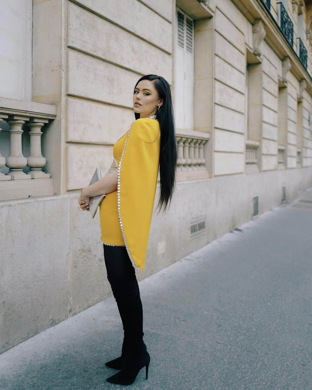 クリスティナ・バザンさんのインスタグラム写真 - (クリスティナ・バザンInstagram)「May Paris Couture FW begin ✨ Dressed like a superhero lemon 🍋 for yesterday’s gorgeous @georgeshobeika show. P.S literally took my coat off for less than 1min to take these photos as it’s been so darn crazy cold out here 🥶❄️ Photography by my love @elisaparron」1月24日 22時52分 - kristinabazan