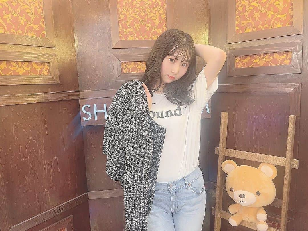 平野百菜のインスタグラム：「CanCam Roomさんでヘアメイクしていただいた時の写真💖  衣装も、メイクもいつもと違ってとても新鮮でした☺️  @cancam_official   #ske48 #ヘアメイク #巻き髪  #cancam#showroom  #16歳 #平野百菜 #fjk」