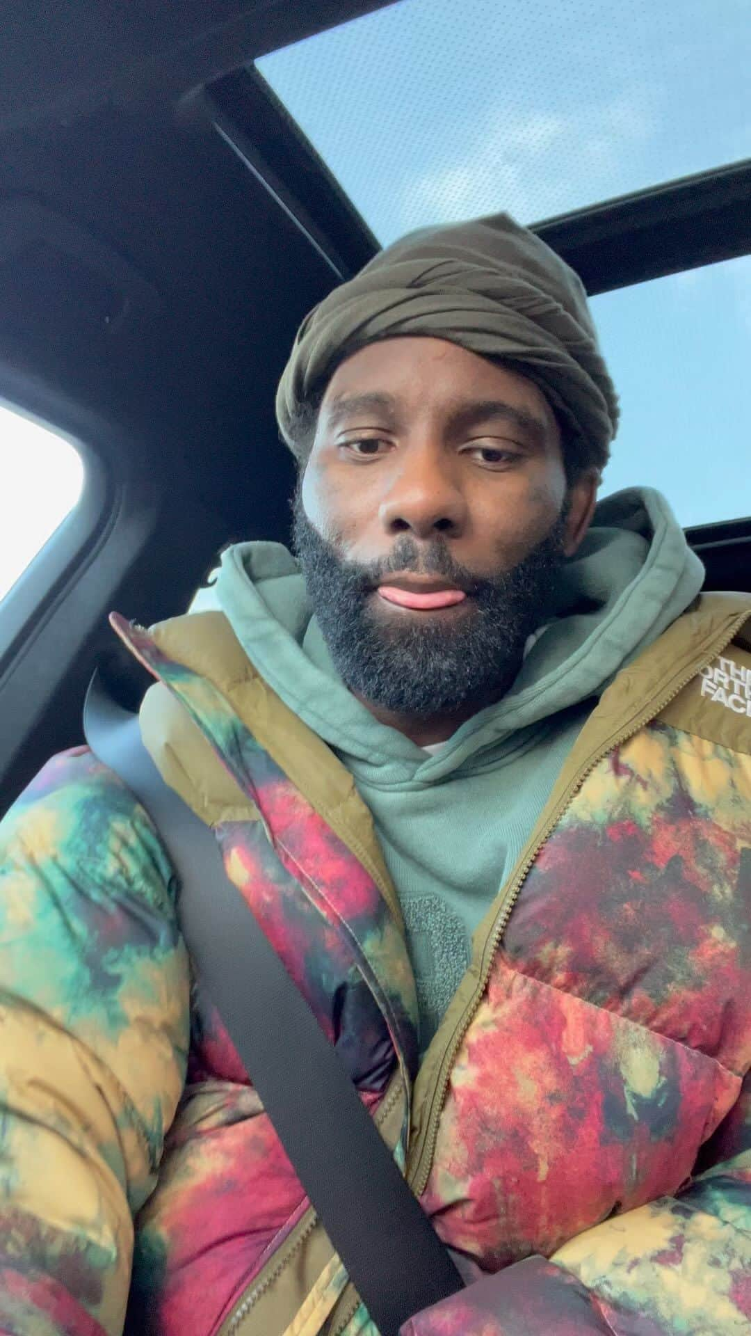 WRETCH 32のインスタグラム：「I don’t know anything btw, but this ? What kinda government」