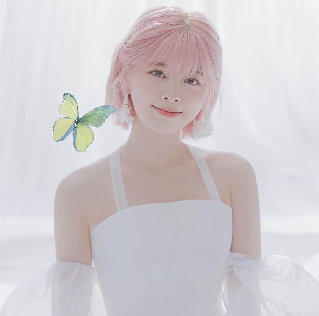 Niziさんのインスタグラム写真 - (NiziInstagram)「NiziU 5th Single 『Paradise』 2023.3.8 Out  RIKU (Another Cut)  #NiziU #ニジュー #니쥬 #WithU  #RIKU #NiziU_5thSingle #Paradise」1月25日 0時00分 - niziu_info_official