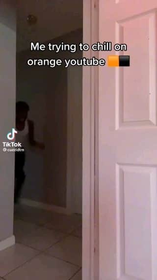 houqiniのインスタグラム：「Leave me alone bruh no mommy's  Follow if you have kids in your basement」
