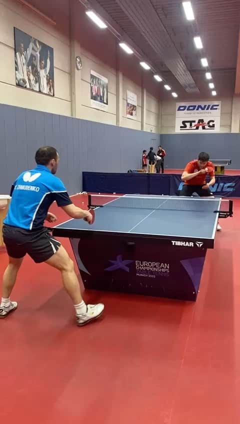 ドミトリ・オフチャロフのインスタグラム：「It’s nice when your opponent celebrates your point because you are to tired to do so 🤣🤣 @yarikzh 👏」