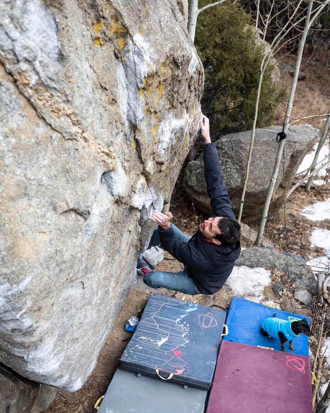 ポール・ロビンソンのインスタグラム：「Stoked on this new one up in left hand canyon! @doseboy_productions and @tanner_bauer1 put up this sick one called Nazgûl. A hold broke off a few months ago and Gordy brought me up there to check it out. I was stunned by the complexity of the moves and the line itself. Grateful to make the post break FA of this line. The @evolv_worldwide oracles were perfect for this climb, bad feet, toe hooks, heel hooks! This shoe makes me feel comfortable on any terrain. Check out the video with the link in my bio/story! #bouldering photos and video by: @lizzy.ellison」