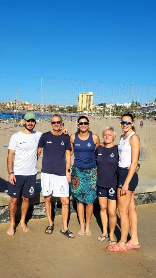 マルタ・メネゲッティのインスタグラム：「Feeling good😎 . #tenerife #training #beachvolleyball #canarias #beabeacher」