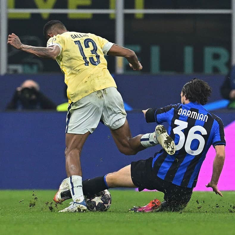 マッテオ・ダルミアンのインスタグラム：「#UCLNights: First leg ✅🖤💙  #inter #forzainter #interporto #UCL」