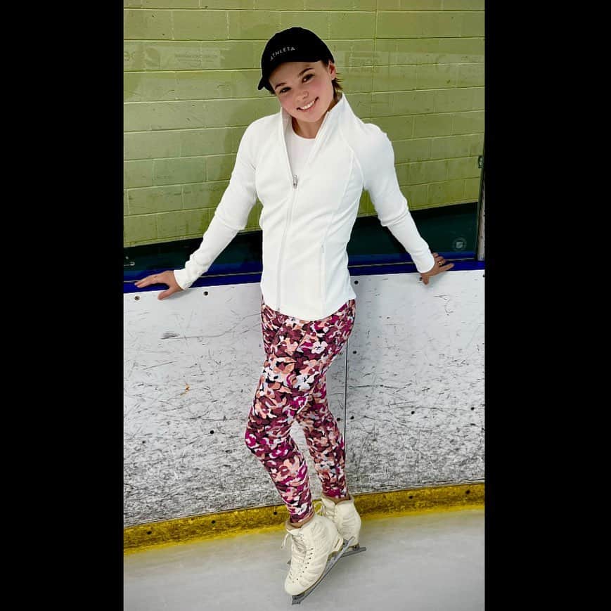 マライア・ベルさんのインスタグラム写真 - (マライア・ベルInstagram)「Loving my new Athleta tights. The Transcend Stash Tight is so soft & perfect to skate in! 💕⛸️#athletapartner #powerofshe」2月23日 7時32分 - mariahsk8rbell