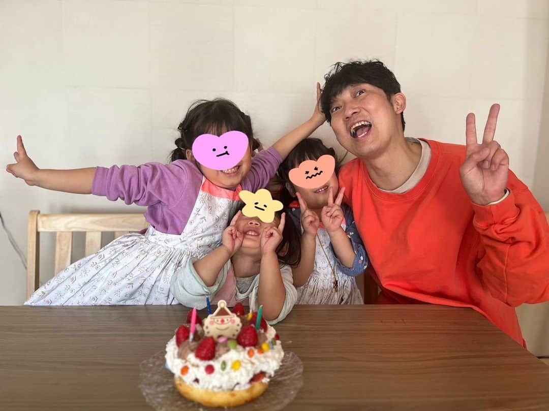 石田明さんのインスタグラム写真 - (石田明Instagram)「久しぶりの再会  #娘たち #石田たち #三姉妹 #しあわせ」2月23日 7時50分 - nonstyle_ishida
