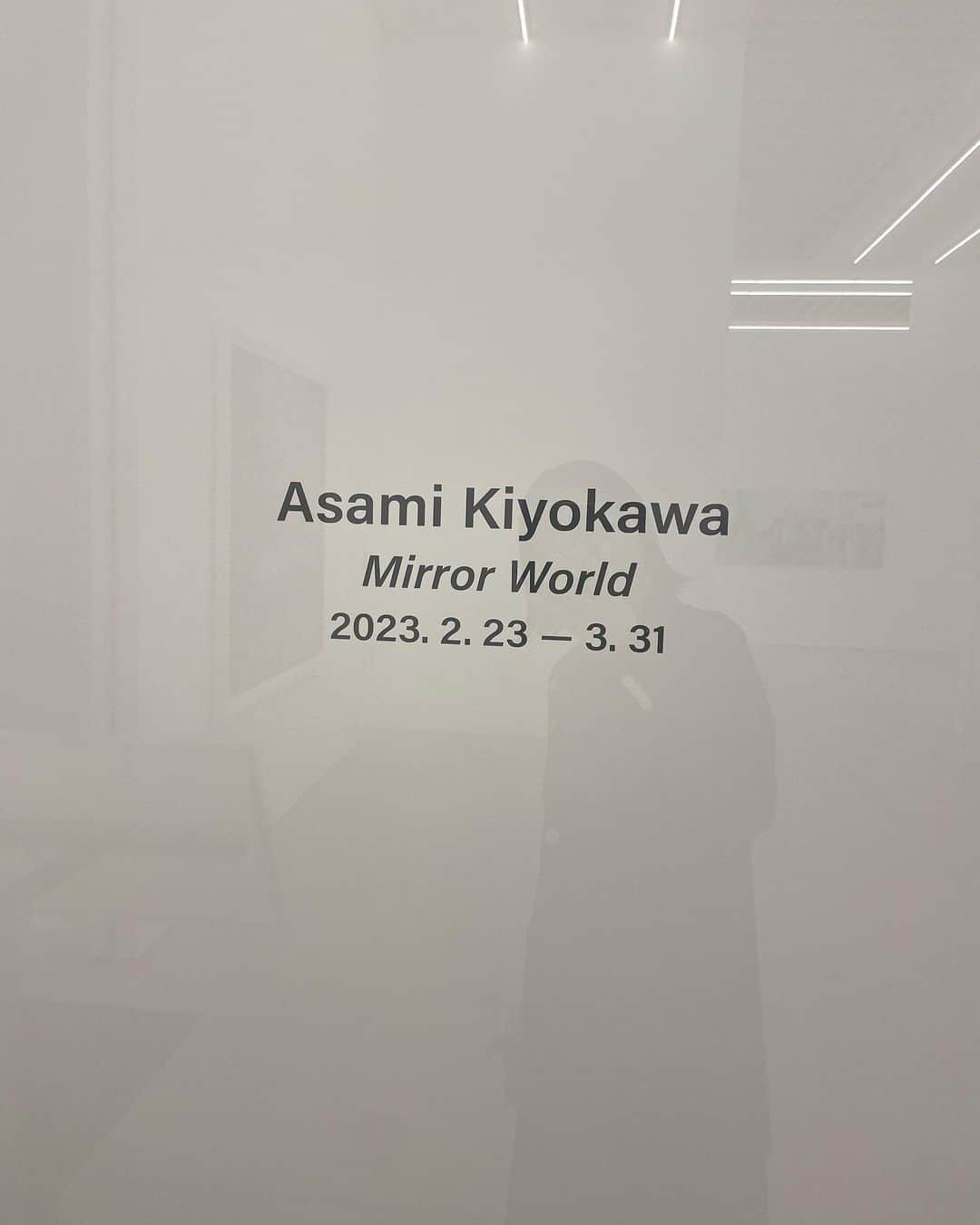 堀田真由さんのインスタグラム写真 - (堀田真由Instagram)「・ 清川あさみさんの新作個展  「Mirror World」にお招きいただきました。  大胆にみえるものも 作品を近くからみると一本一本の 糸がとても緻密で繊細。 そしてそして✨大奥の原画も 自分の目でみることができてとても感動しました。  清川さんから直接作品のテーマや お話を聞けて貴重な時間を過ごさせていただきました。 有功様にも時空を超えてお会いできて 大奥を通して素敵な出逢いが重なり感謝です。 本日からオープンだそうです😌🌿 皆様も是非♡」2月23日 7時59分 - mayuhotta