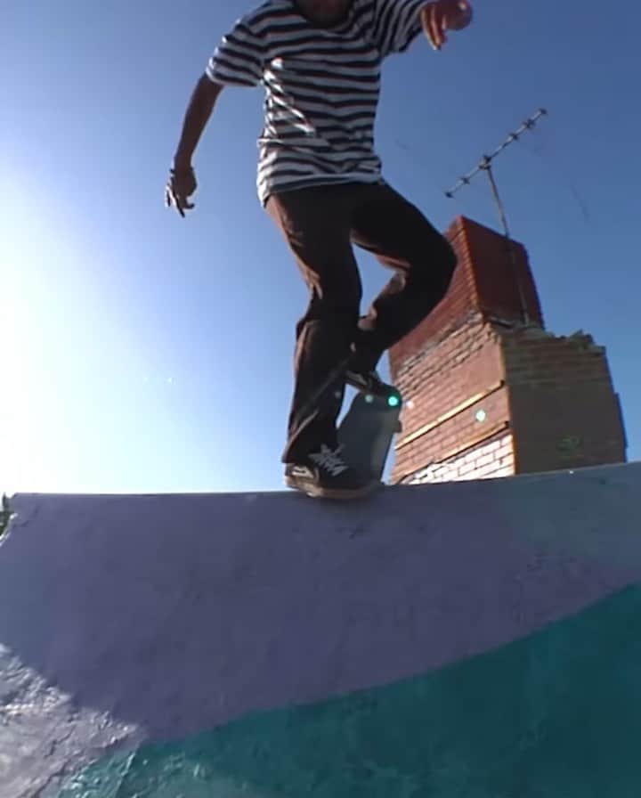 ラカイリミテッドフットウェアのインスタグラム：「@_vincentalvarez_ revs from his “Great DIY Adventure” part for @dickiesskate  📹 Canaan Hernandez @thejoeface @bobbybils  #Lakai #TheShoesWeSkate」