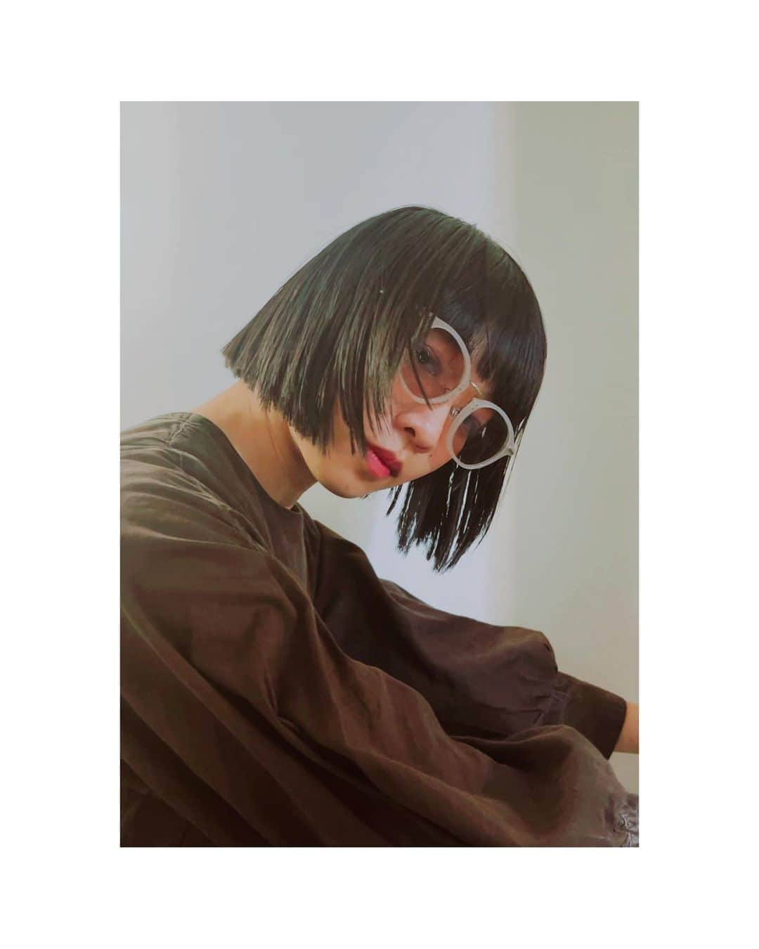 青葉市子のインスタグラム：「🌸  いよいよ始まります  ICHIKO AOBA Saison Des Fleurs Tour 2023  🇸🇬 25 FEB - The Alex Blake Charlie Sessions, SG 🇮🇩 02 MAR - Rossi Musik Fatmawati, Jakarta, ID ❀ 🇮🇩 03 MAR - Rossi Musik Fatmawati, Jakarta, ID ❀  🇺🇸 27 MAR - The Regent Theater, LA, CA, USA ❀ 🇺🇸 28 MAR - The Regent Theater, LA, CA, USA ❀ 🇺🇸 30 MAR - The Eastern, Atlanta, GA, USA 🇺🇸 01 APR - Big Ears Festival, Knoxville, TN, USA  🇫🇷 04 APR - L'Olympia, Paris, FR* ❀ 🇫🇷 05 APR - Les  Trinitaires (Chapelle)  Metz, FR 🇫🇷 07 APR - Cafe De La Danse, Paris, FR ❀ 🇧🇪 09 APR - BRDCST Festival @ AB, Brussels, BE 🇮🇹 10 APR - Arci Bellezza, Milan, IT 🇮🇹 11 APR - Locomotiv, Bologna, IT 🇨🇭 13 APR - Bogen F, Zurich, CH 🇳🇱 14 APR - Motel Mozaique Festival, Rotterdam, NL  🇬🇧 07 MAY - CQAF, Belfast, UK 🇮🇪 08 MAY - National Concert Hall Studio, Dublin, IE 🇬🇧 09 MAY - Trinity Centre, Bristol, UK 🇬🇧 14 MAY - The Bodega, Nottingham, UK 🇬🇧 15 MAY - Brudenell Social Club, Leeds, UK 🇬🇧 17 MAY - EartH Theatre, London, UK  ❀ Sold Out / *Supporting Pomme  💇🏻‍♀️ @chionasu ♡」