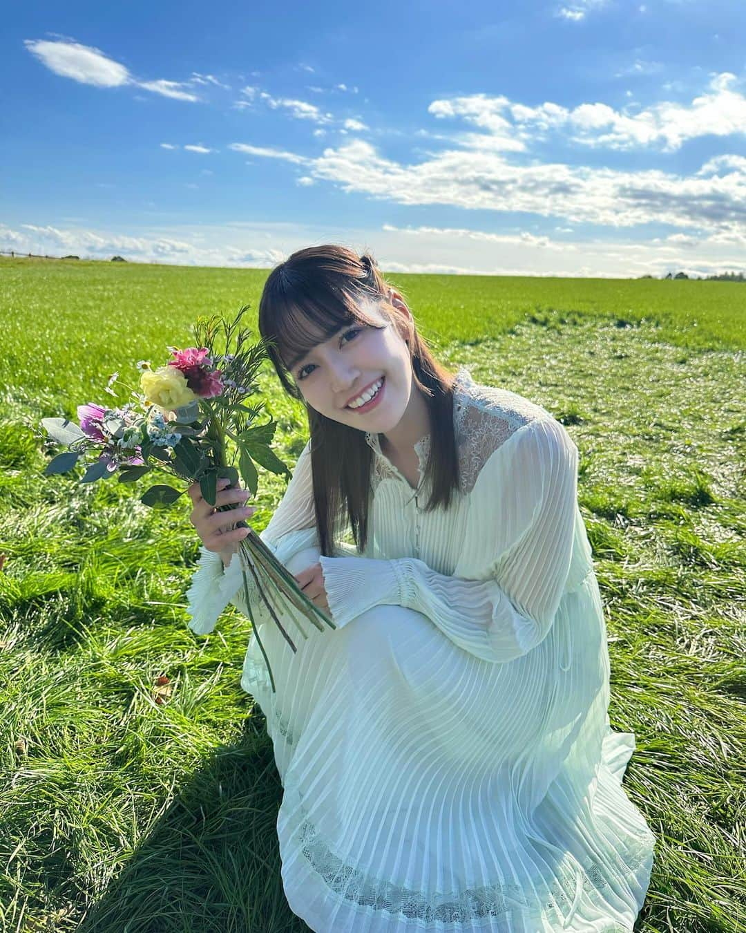 諸橋沙夏さんのインスタグラム写真 - (諸橋沙夏Instagram)「☁️🫧💐 ⁡ ⁡ ⁡ 2.22 Release 『この空がトリガー』 ⁡ ⁡ ⁡ 沢山の方に愛される曲たちになりますように…… ⁡ ⁡ 13枚目singleよろしくお願いします。 沢山思い出を重ねていきましょう。 ⁡ ⁡ 最後の写真はまつ毛が綺麗すぎて 載せた( 👁‿👁 ) ⁡ ⁡ ⁡ #この空がトリガー  #イコラブ  #イコールラブ  ⁡ ⁡ ⁡」2月23日 21時00分 - morohashi_sana