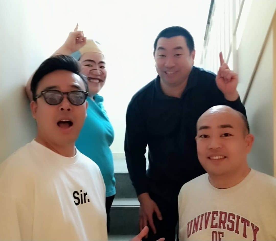 毛利大亮のインスタグラム：「本日のNGK GIGご来場ありがとうございました！ 頭からケツまで何が飛んでくるか分からんシュチュエーション痺れましたよ 120分フルタイムでツッコミしていたタケシハヤシの評価ブチ上がり！ まことさんとゆりちゃんの狂気の中毒性のあるゾーン、エンドレスループの 気持ち良さ‼️ さぁ、いつの日か 音の権利問題オールクリアを夢見て現場でスキルアップしていきましょう‼️ ご来場の皆様AZS‼️ #あるある #レイザーラモンRG #ギャロップ #ゆりやんレトリィバァ  #DJ #KELLY #キラーフレーズ #大阪湾 #AZS #全国ツアー」