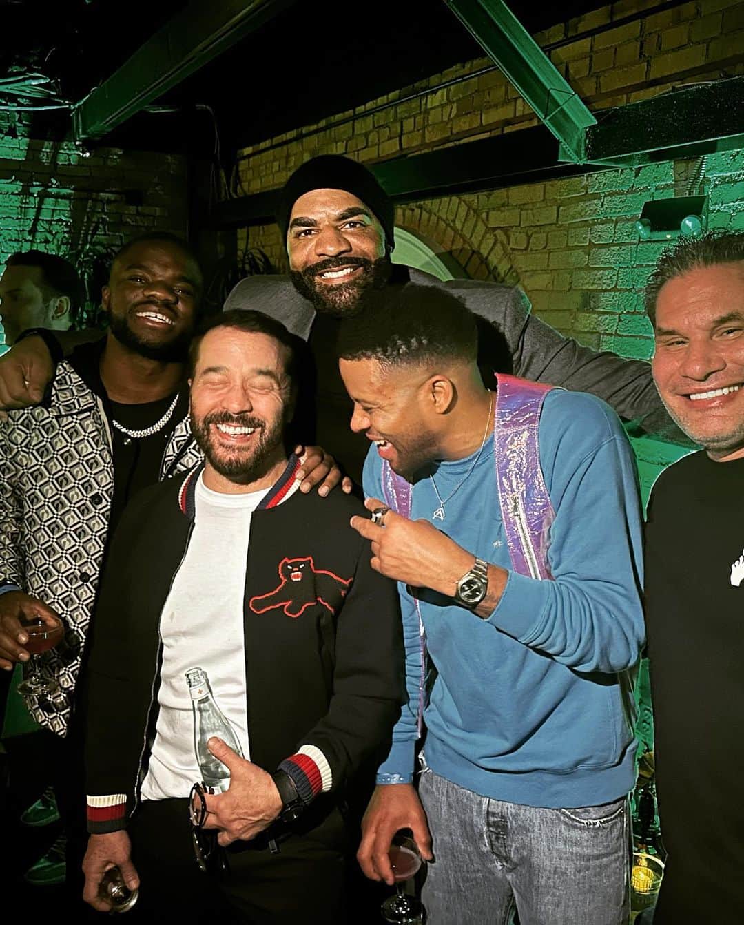 カルロス・ブーザーさんのインスタグラム写真 - (カルロス・ブーザーInstagram)「All ⭐️ Weekend Vibezzzzz.. #holdat」2月23日 0時10分 - mrcbooz